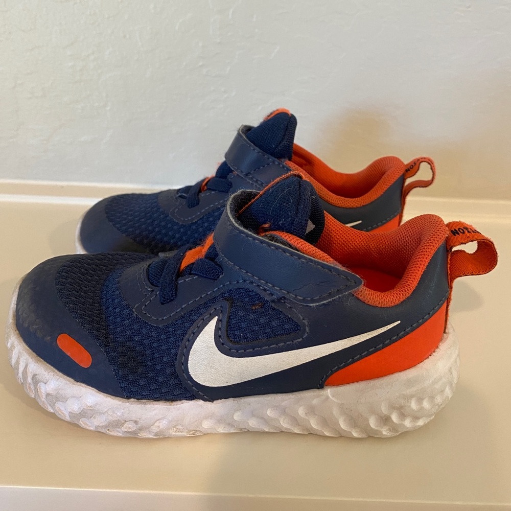Toddler Nike Sneakers - Size 8C - like new condition